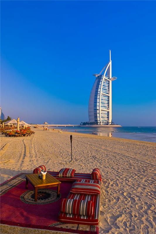 2-de-högsta-skyskraporna-i-världen-burj-al-arab-dubai-byggnad-hög-magnifik-utsikt-på-stranden