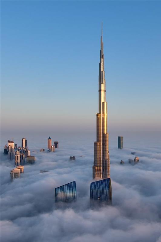 5-burj-khalifa-dubai-de-högsta byggnaderna-i-världen-i-dubai-byggnader-hög-i-molnen