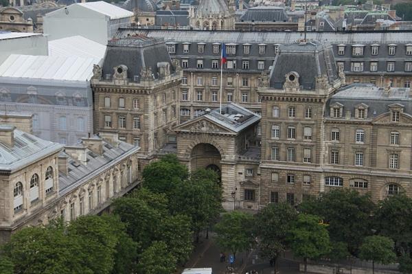 Prefecture-de-police-from-Notre-Dame-de-Paris-Haussmmannian-architecture