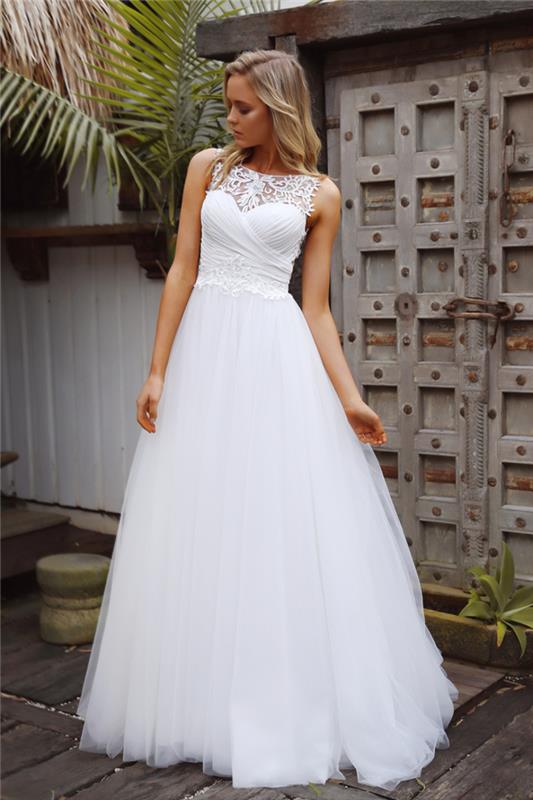 Ragazza con Capelli Biondi، Abito da Sposa Principessa، vestito Bianco con tulle