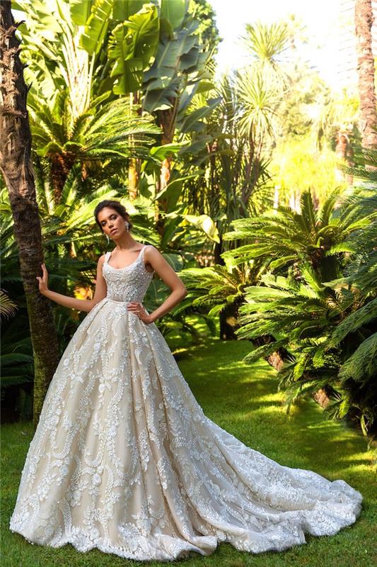 Vestito con Ricami floreali، abiti da sposa stretti in vita، ragazza con Capelli castani