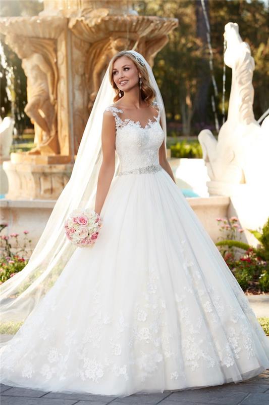 Abito da sposa Principessa، ragazza con Capelli ricci، vestito largo con ricami