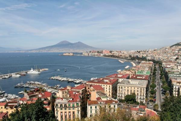 kryssningar-i-Medelhavet-staden-Vesuvius