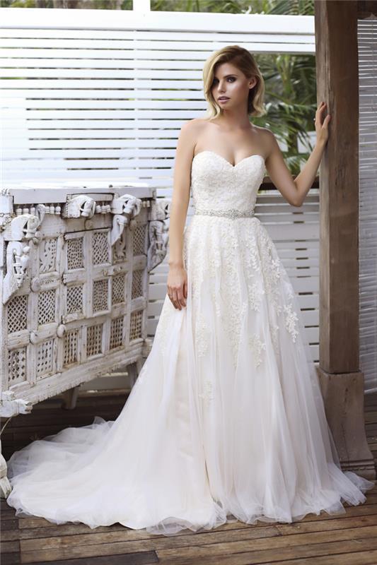 Abiti da Sposa Principleschi، vestito con scollo a cuore، gonna in tulle con ricami