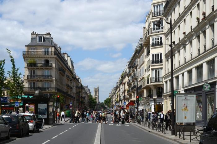 nezvyčajná prechádzka v Paríži