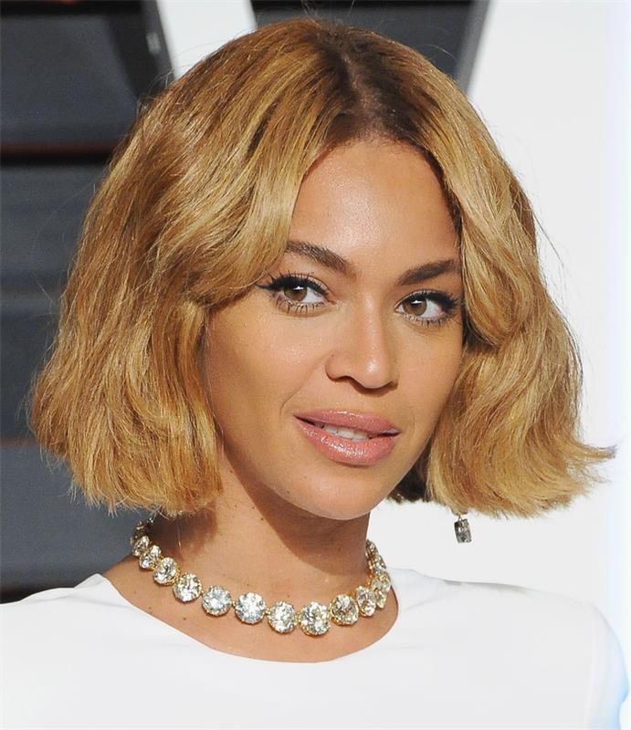 Acconciatura caschetto corto donna، Beyonce con un taglio pari di Colore biondo