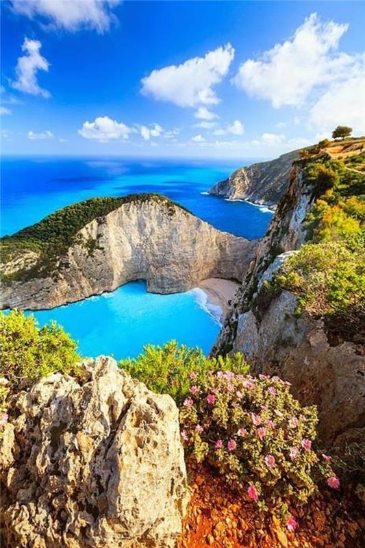 navagio-bay-lacné-vysnené-destinácie-najlepšie-rajské-ostrovy