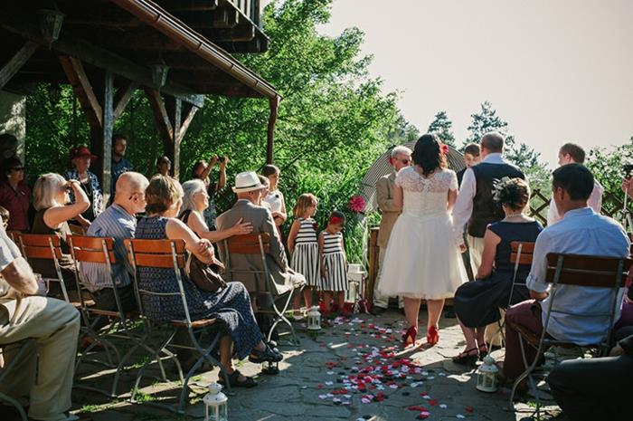 Oblečené dievčatko obradné šaty svadobné šaty malé obradné šaty