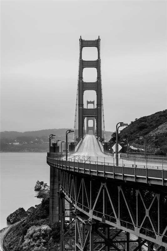 San Francisco svartvitt foto av Golden Gate -bron svartvitt, symboliskt för svartvita färger