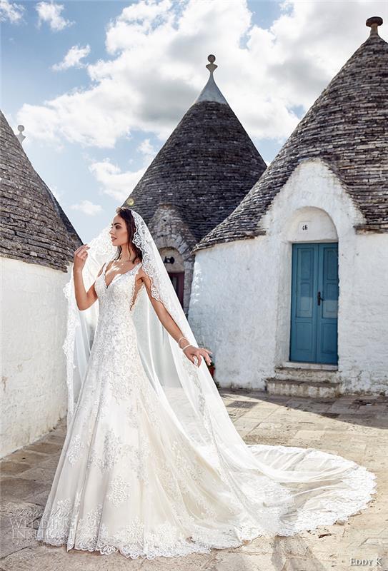 Abito da sposa colore bianco، ragazza con vestito da sposa