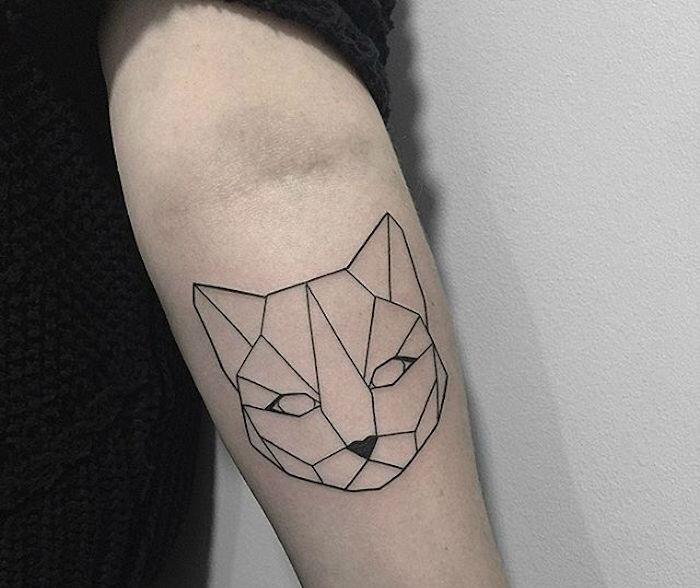 tatuering kvinna katt origami huvud katter kattunge siluett arm geometriska