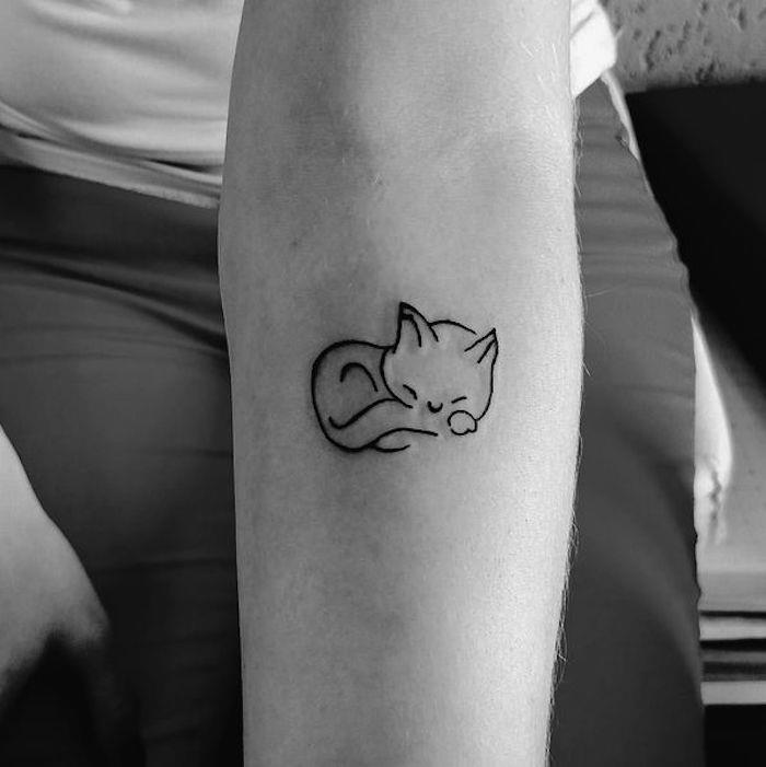 katt tatuering tatuering kattunge silhuett underarm kvinna idé