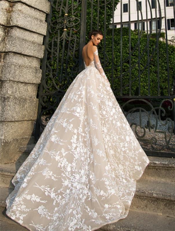 Abito da sposa con gonna Lunga، vestito con ricami floreali، ragazza con capelli legati