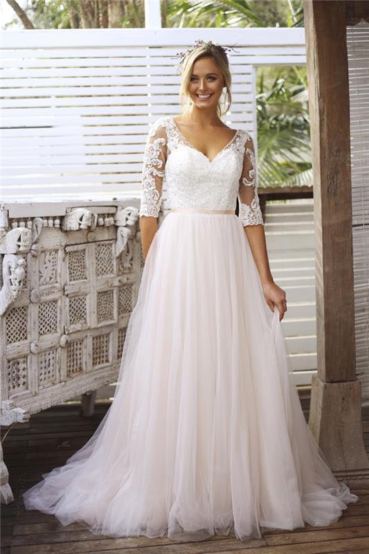 Abito da sposa in tulle، vestito con maniche in pizzo، donna con capelli biondi